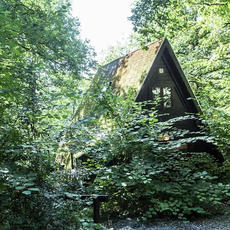 Chalet Quaint In Petithan With Roofed Pool